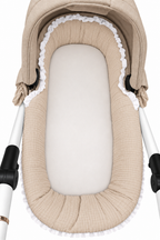 Cubre Capazo Mixto Beige Volante Blanco