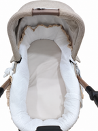 Cubre Capazo Plumeti Blanco Volante Beige