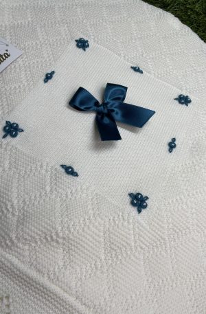 Toca Blanca con Lazo Azul