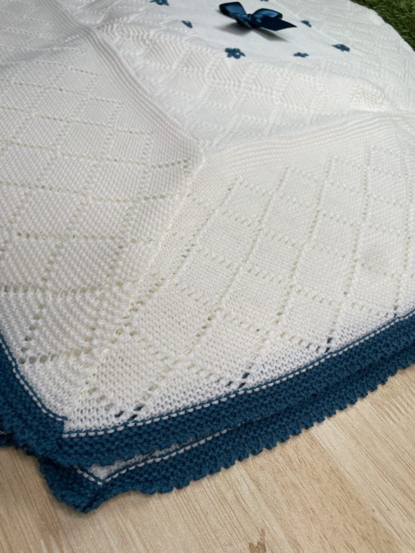 Toca Blanca con Lazo Azul - Imagen 2