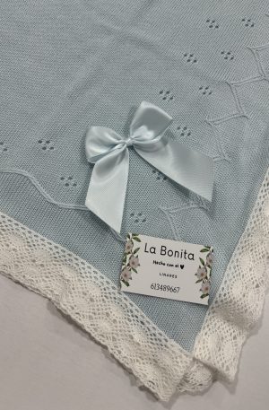 Toca de Hilo Azul Bebé con Puntilla