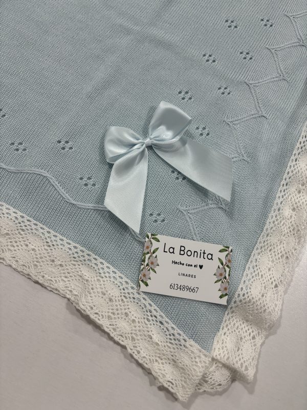 Toca de Hilo Azul Bebé con Puntilla